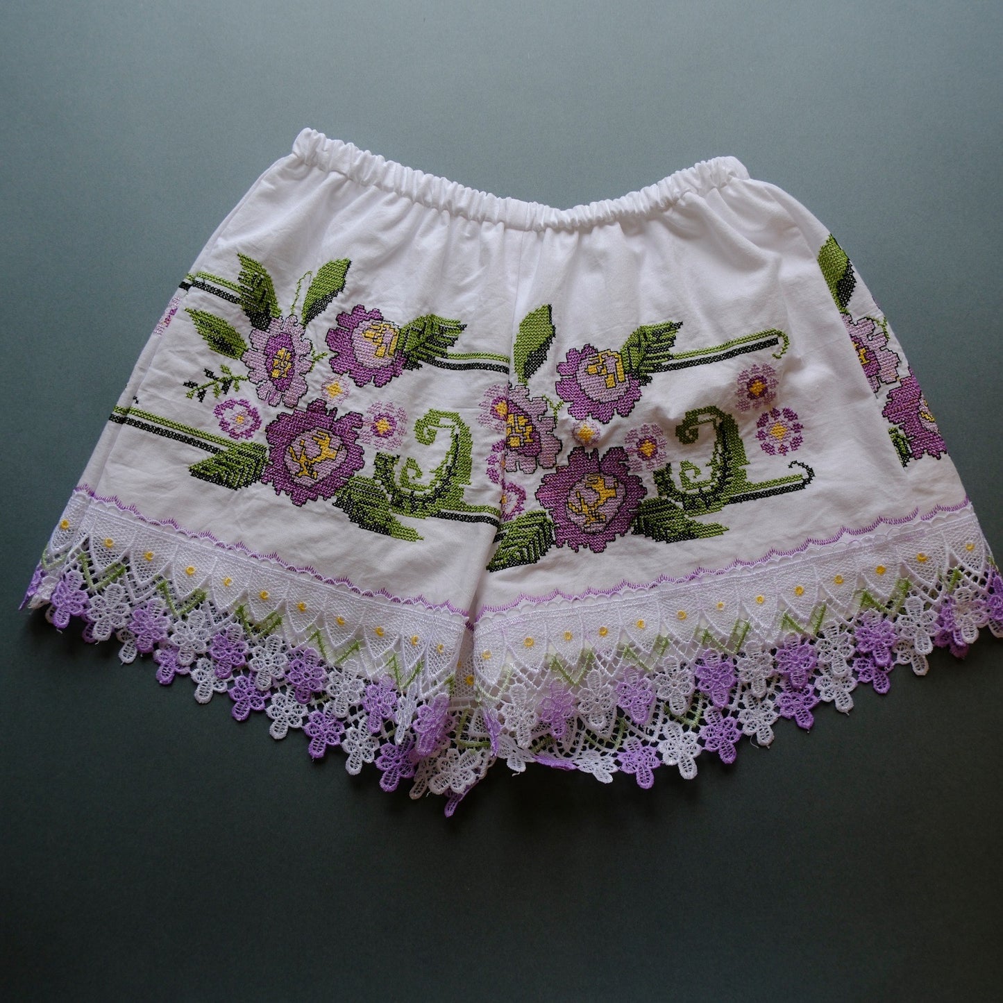 〈Re•lace〉lace shorts