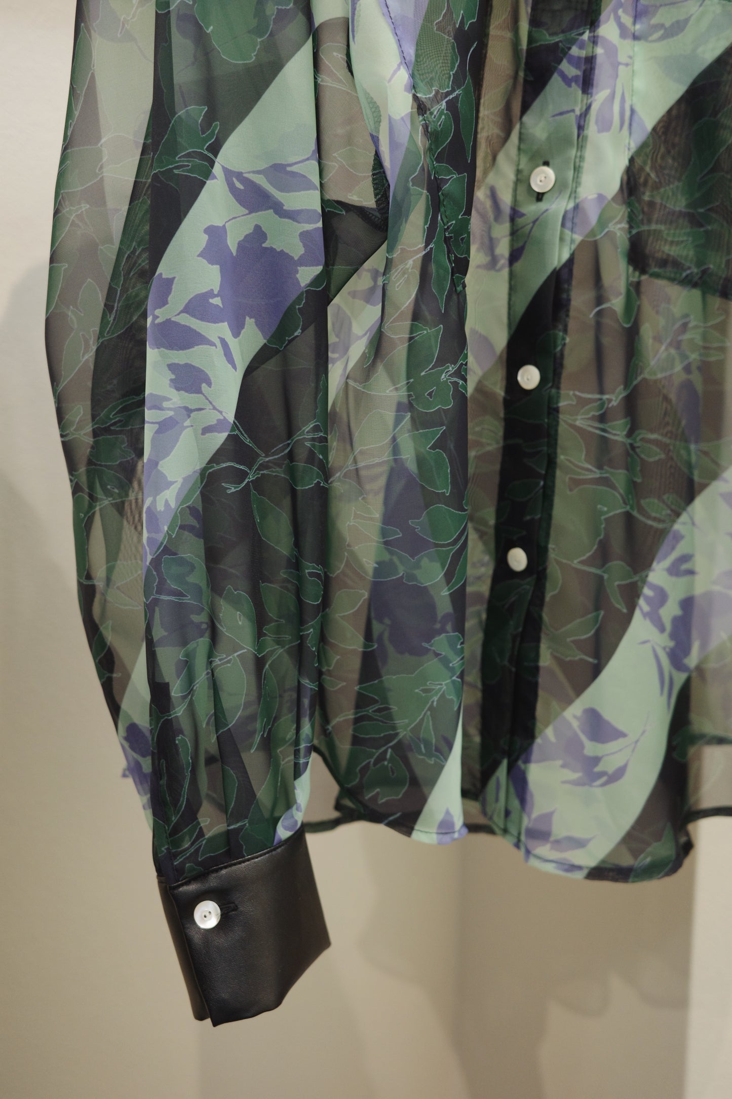 【 A PUPIL 】organdy&eco leather leaf shirt