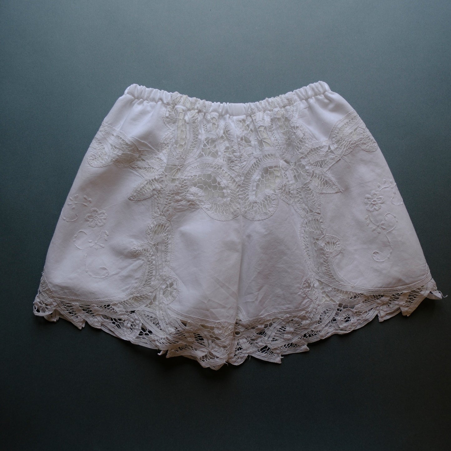 〈Re•lace〉lace shorts