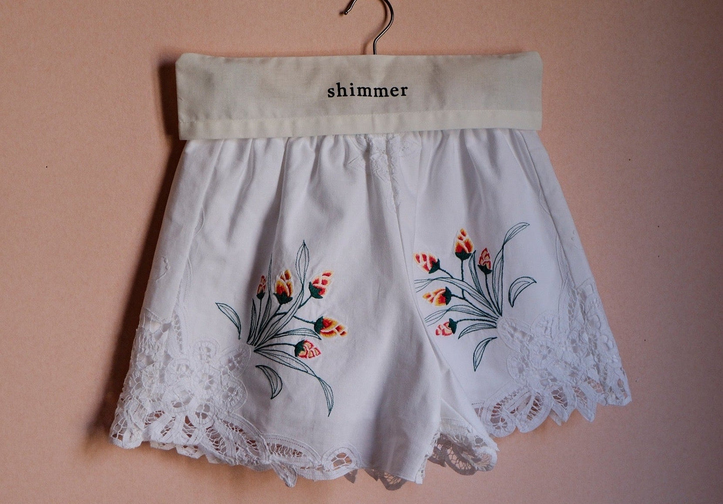 〈Re•lace/set〉code bustier + lace shorts