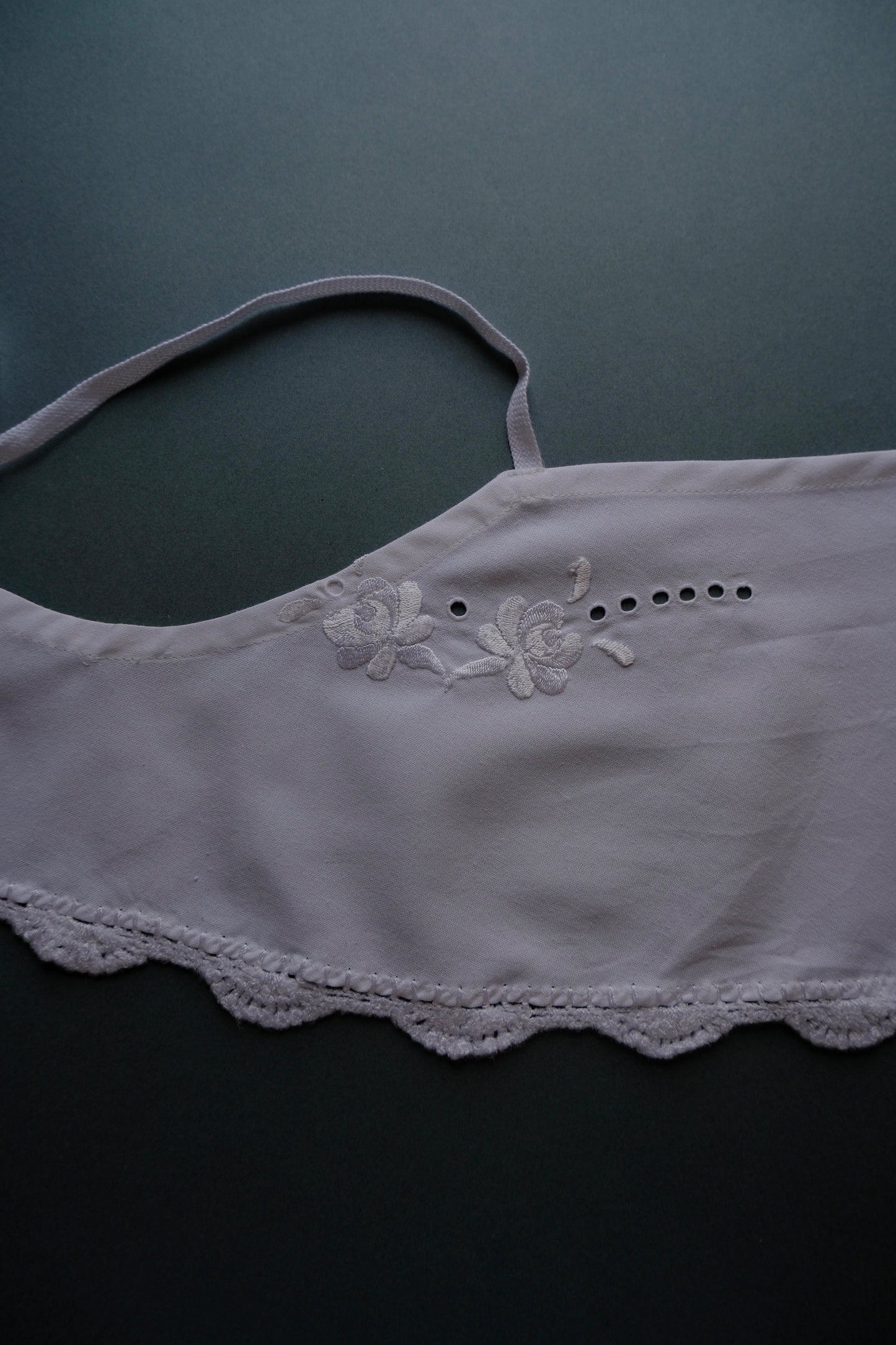 〈Re•lace/set〉code bustier + lace shorts