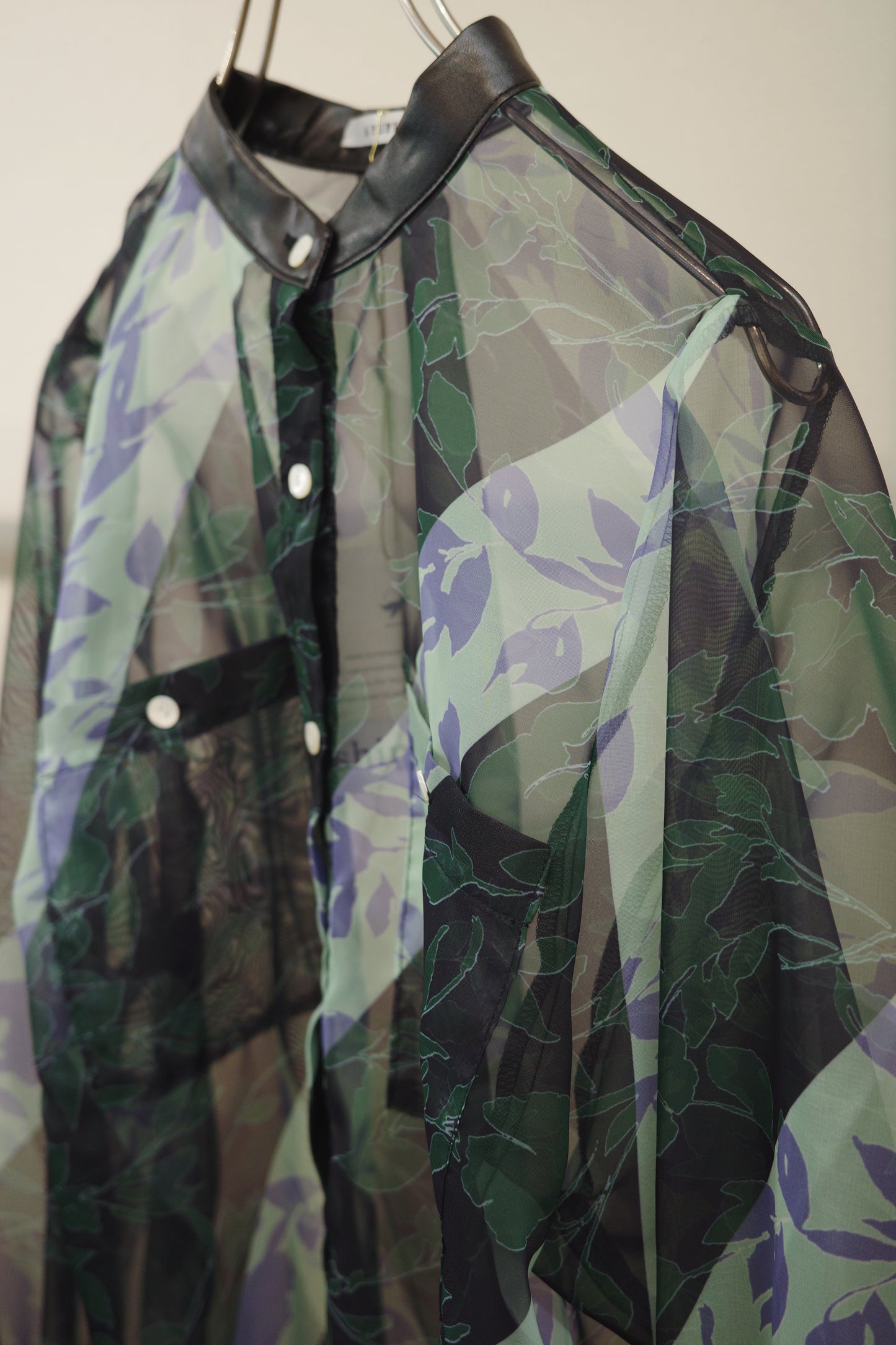 【 A PUPIL 】organdy&eco leather leaf shirt