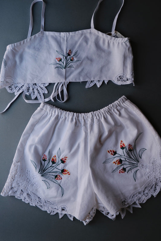 〈Re•lace/set〉code bustier + lace shorts