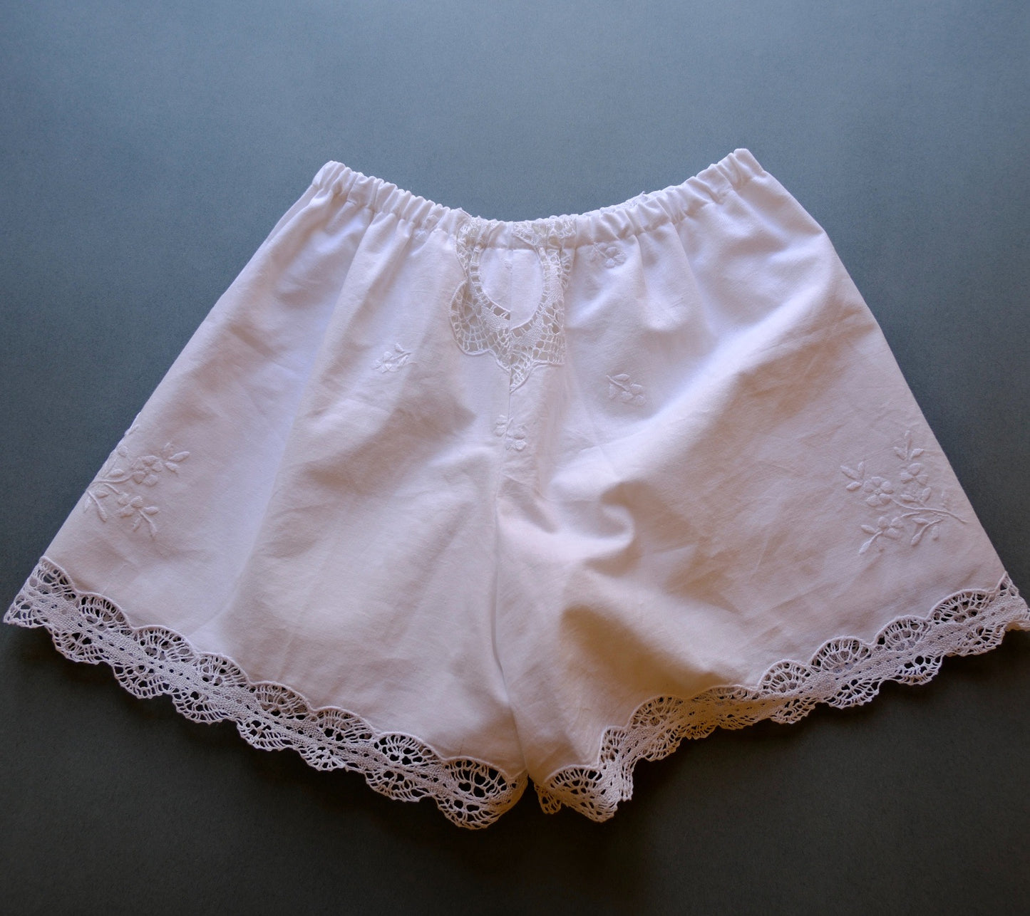 〈Re•lace〉lace shorts
