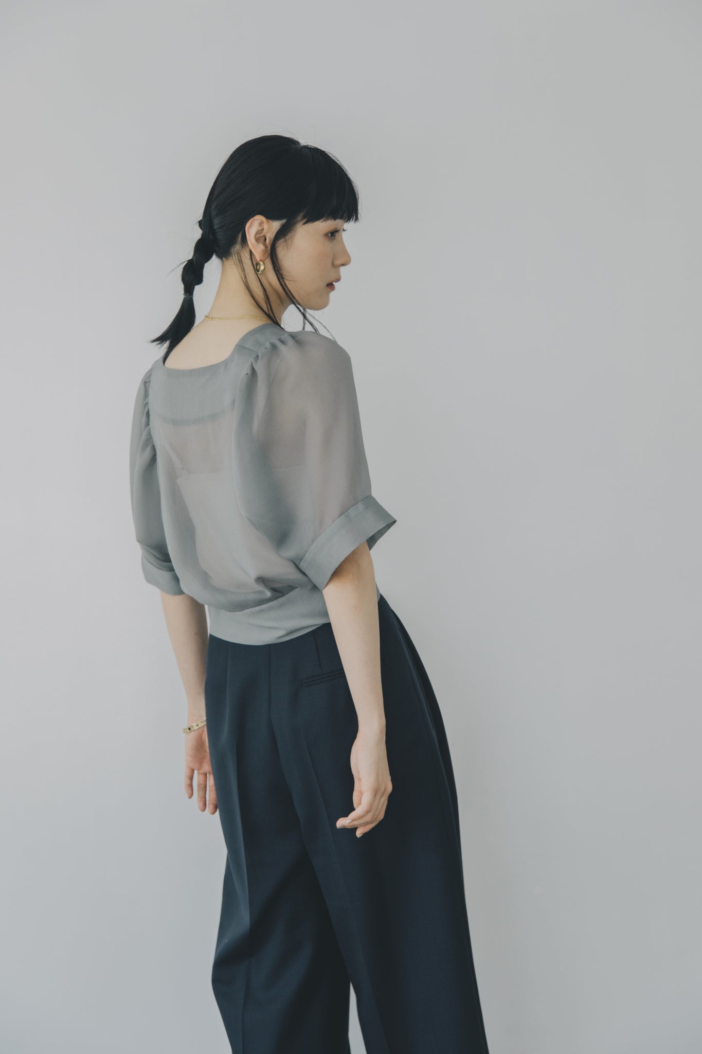 【A PUPIL shimmer別注】georgette blouse (ice gray)