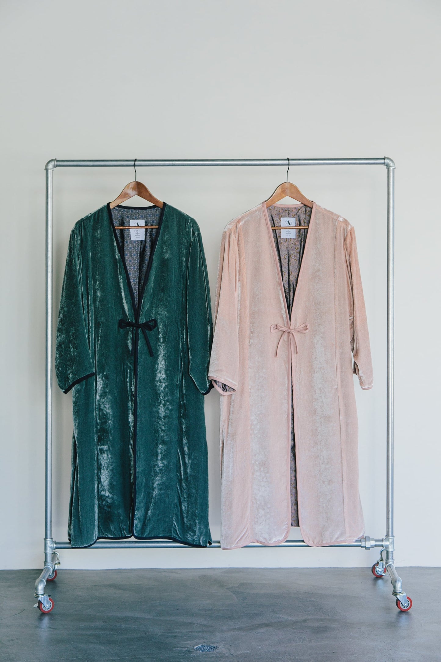 【 a pupil 】velor coat 〈green〉